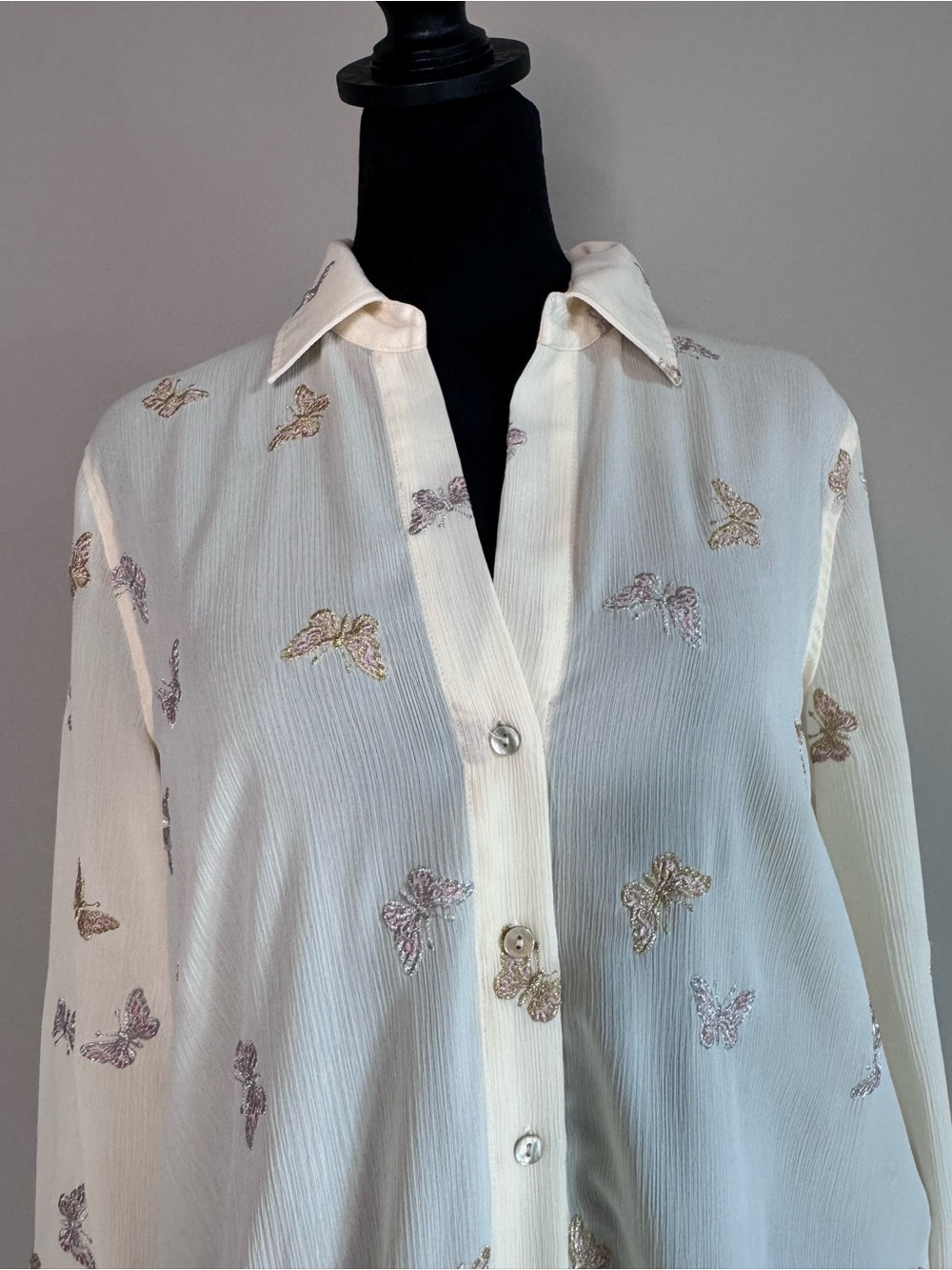 L'AGENCE
LAURENT EMBROIDERED BLOUSE - MULTI BUTTERFLY - Picture 7 of 10